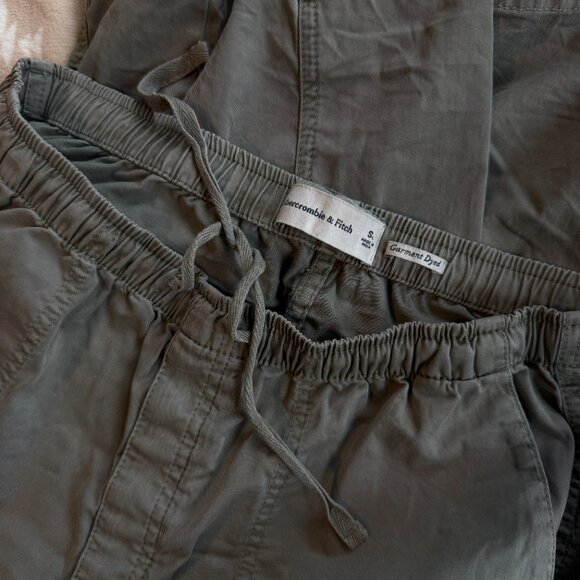 Abercrombie & Fitch High Rise Baggy Cargo Pants - Picture 6 of 6